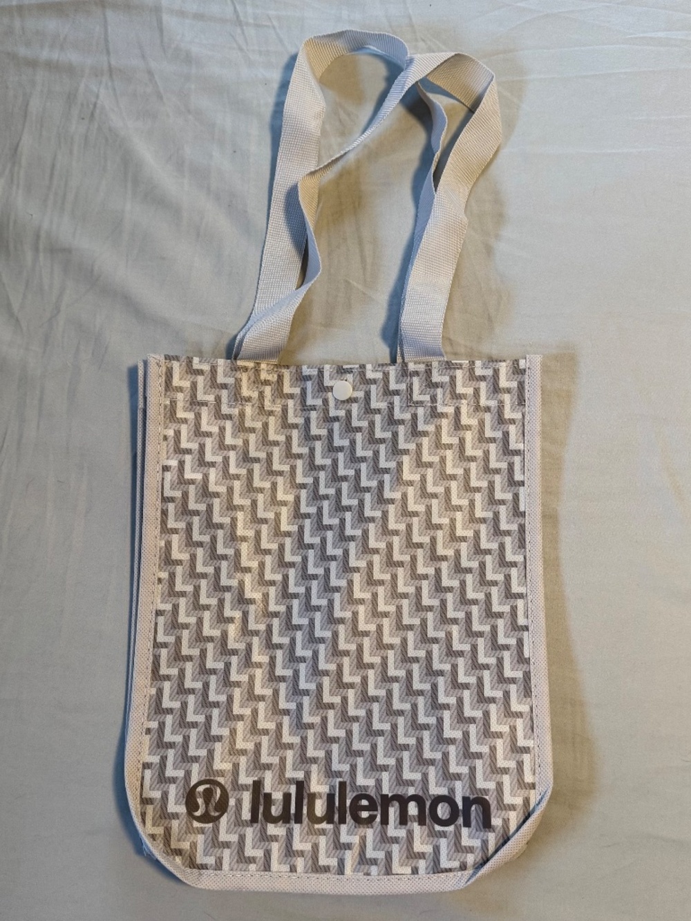 LULULEMON: White Reusable Shopping Tote - Picture 2 of 4